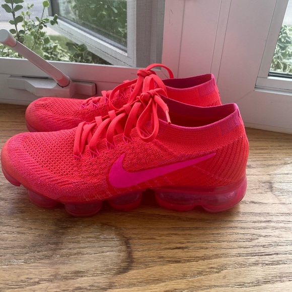 Nike Air VaporMax FlyKnit 2017 Hyper Punch Pink Blast Size 8.5 - Picture 2 of 7